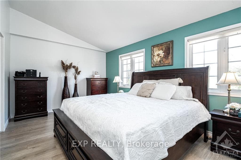216A CLARIDGE Drive photo 17