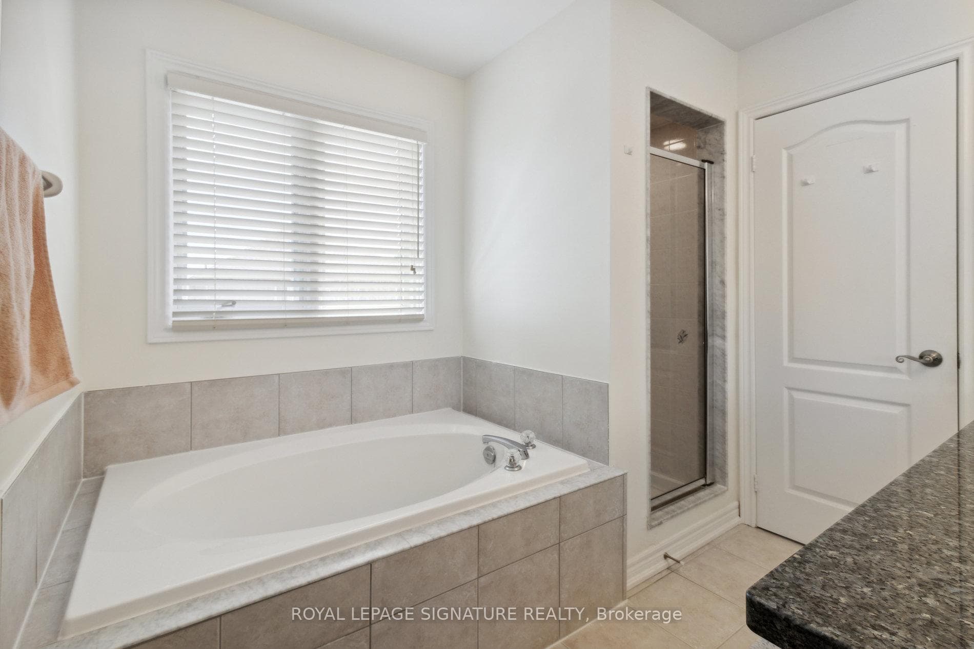 1034 Laurier Avenue photo 32
