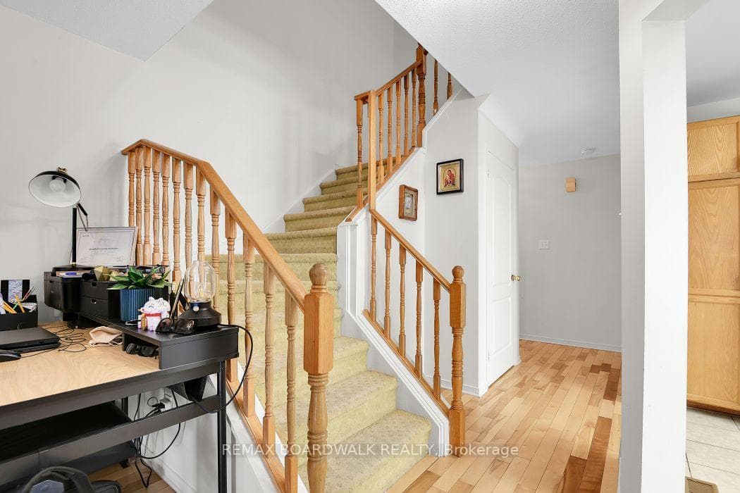 79 HUNTERS GLEN Crescent photo 4