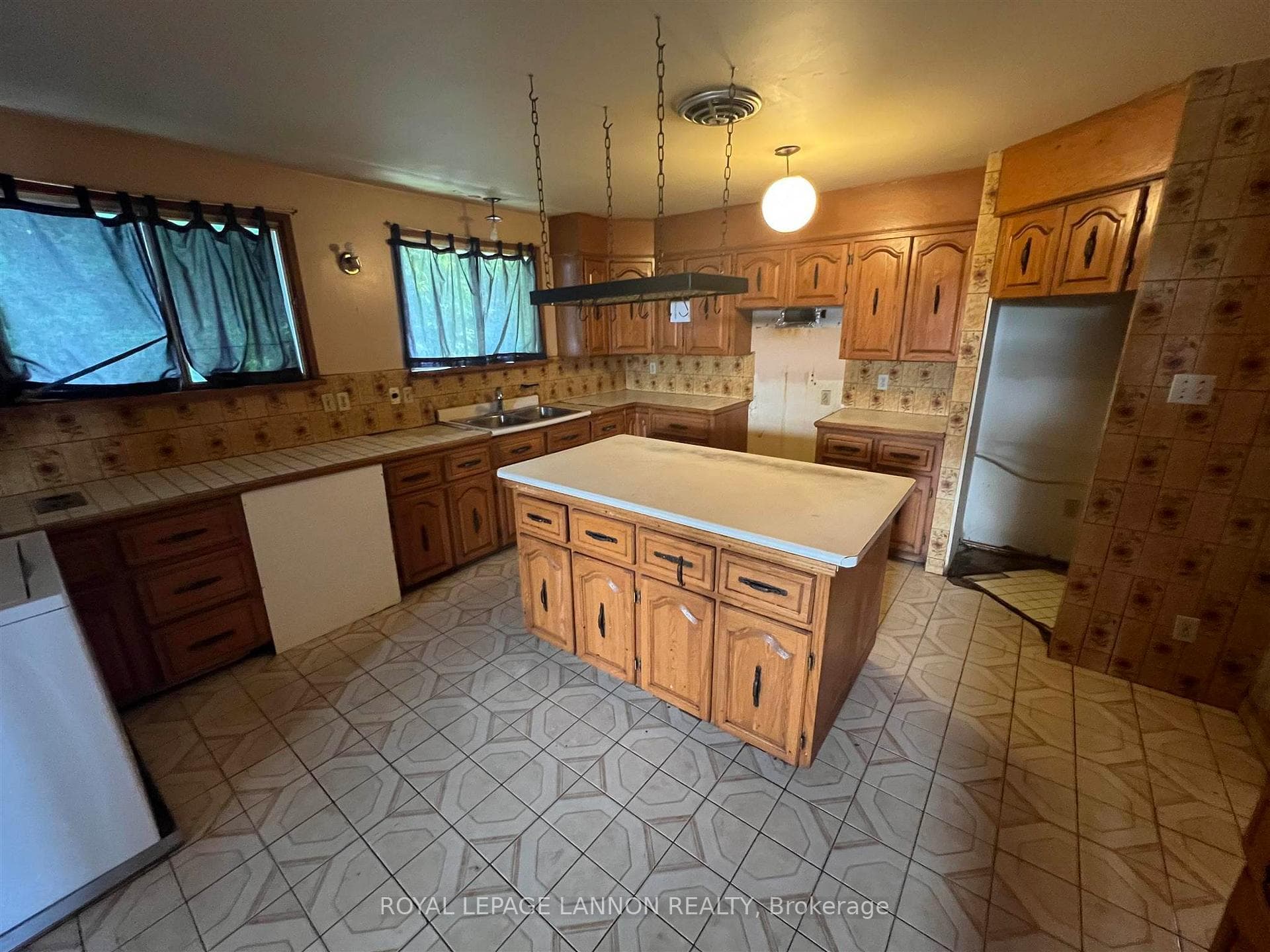386 Dufferin Street photo 12