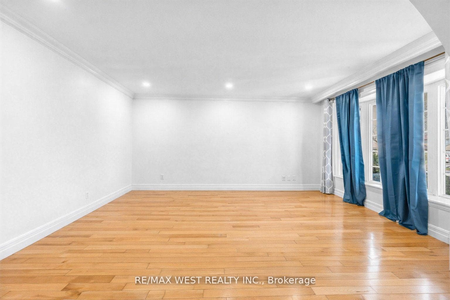 578 Bellamy Road photo 2