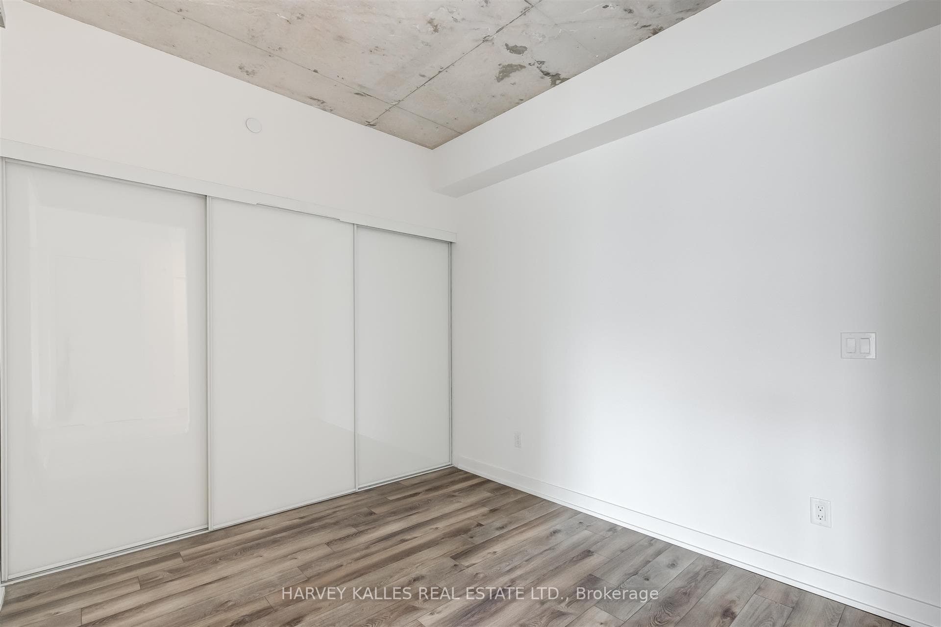 665 Queen Street Unit 317 photo 18
