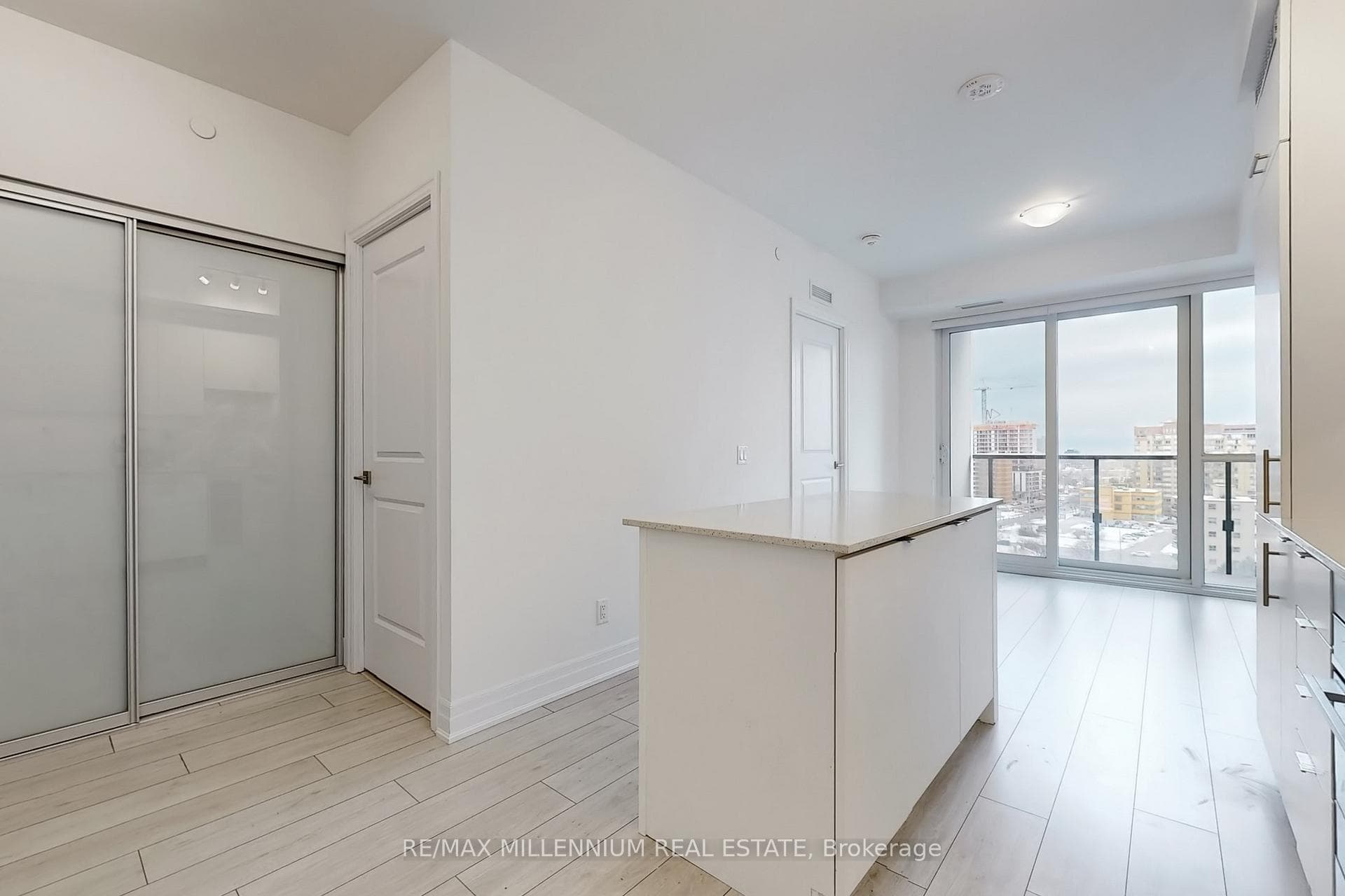 30 Elm Drive Unit 807 photo 16