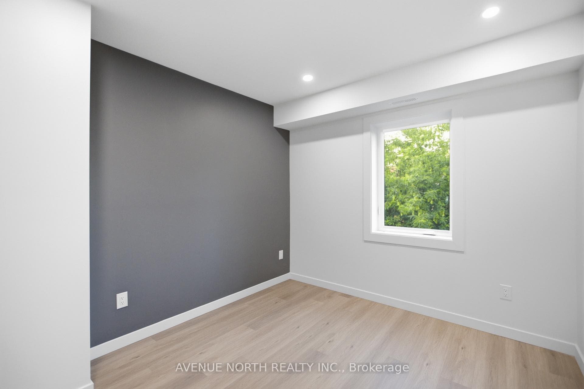 180 Clarence Street Unit 3 photo 9