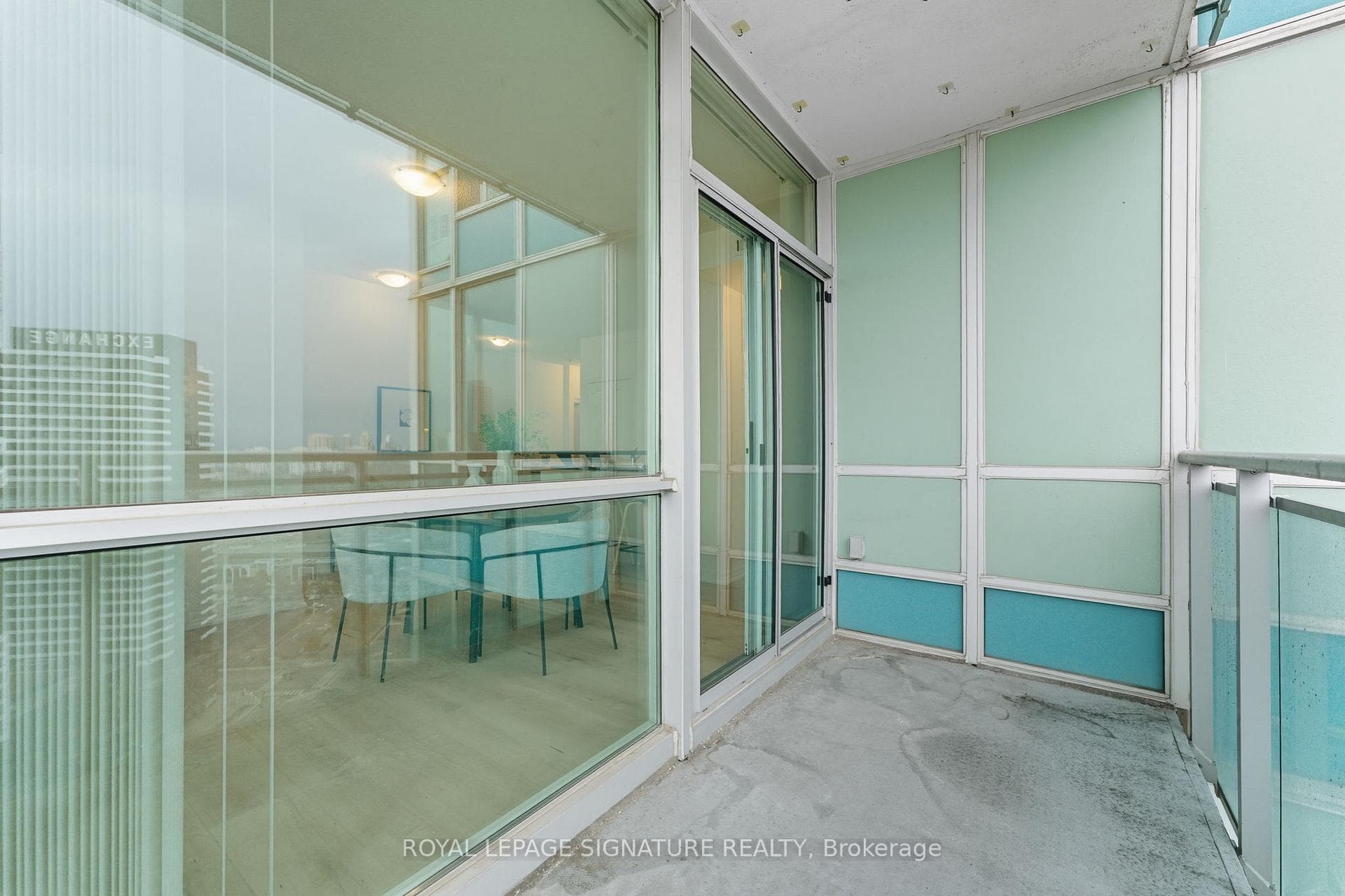 220 Burnhamthorpe Road Unit 2702 photo 18