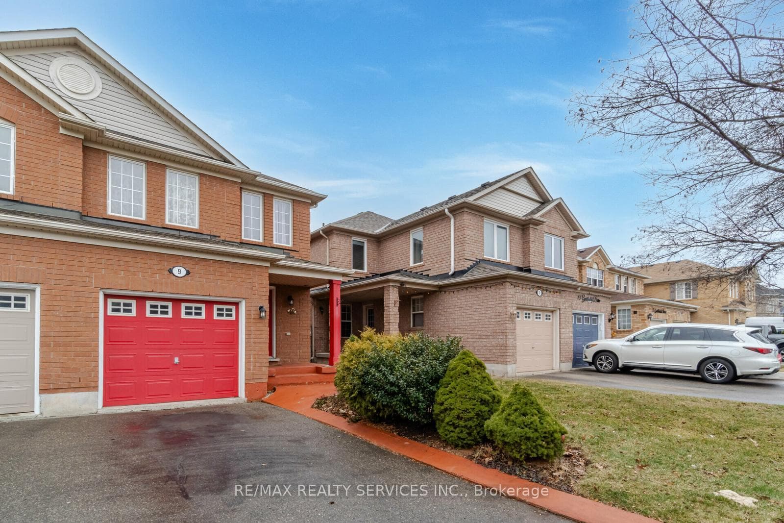 9 Garibaldi Drive photo 3