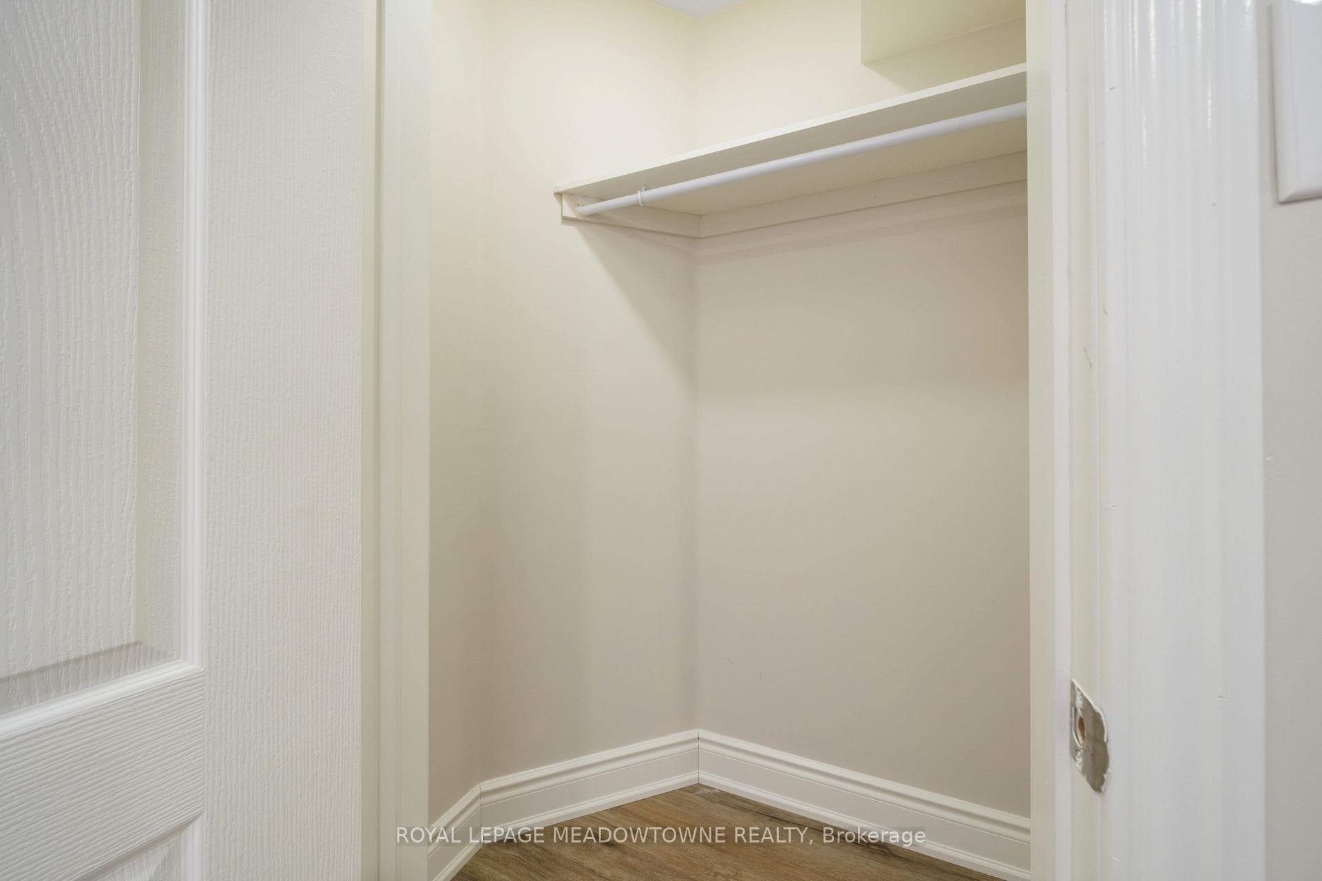 54 Meadowglen Boulevard Unit Bsmt photo 16