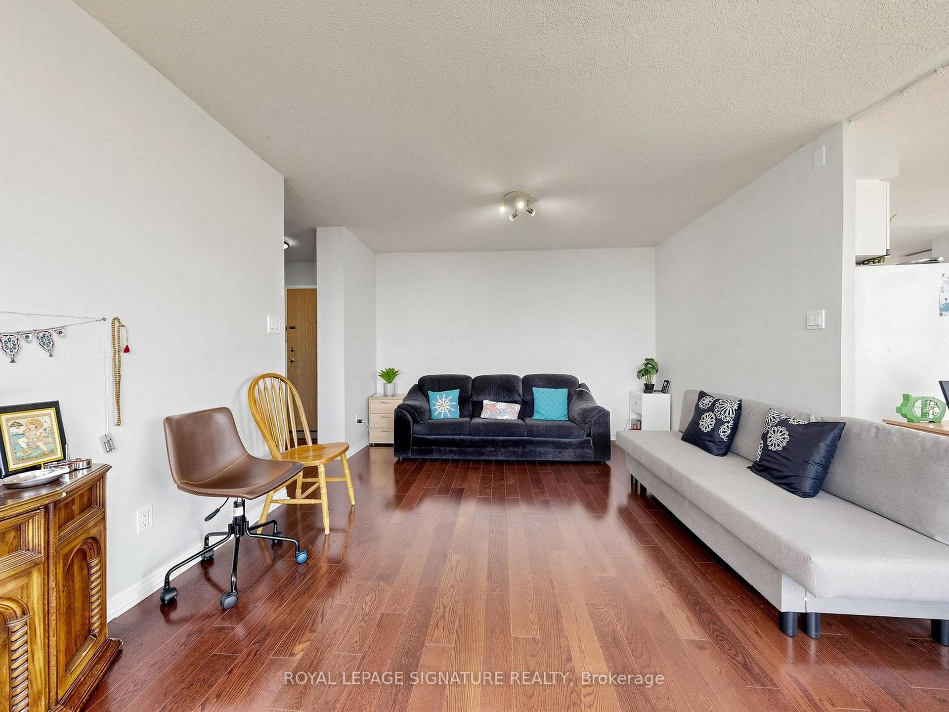1360 Rathburn Road Unit 1808 photo 6