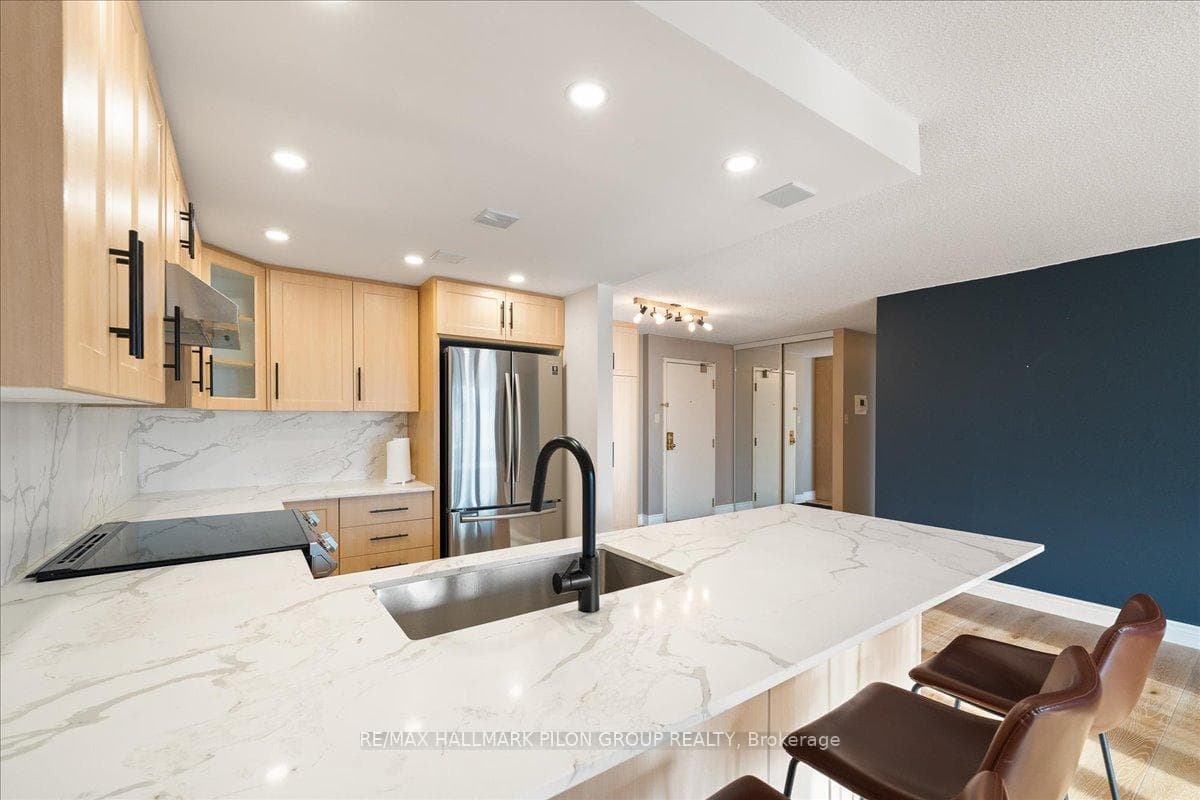 201 Laurier Avenue Unit 405 photo 2