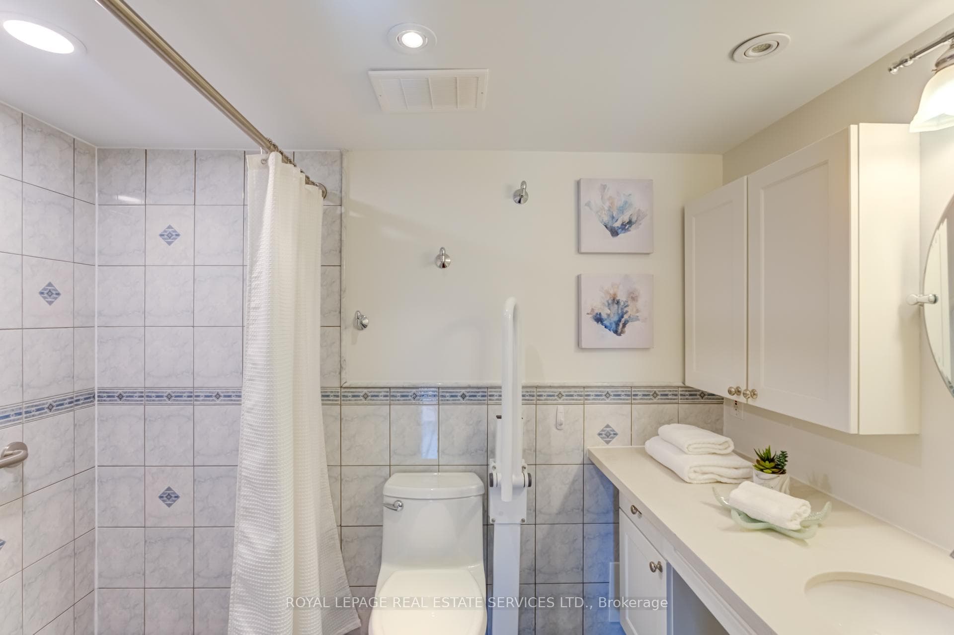 80 Quebec Avenue Unit 206 photo 22