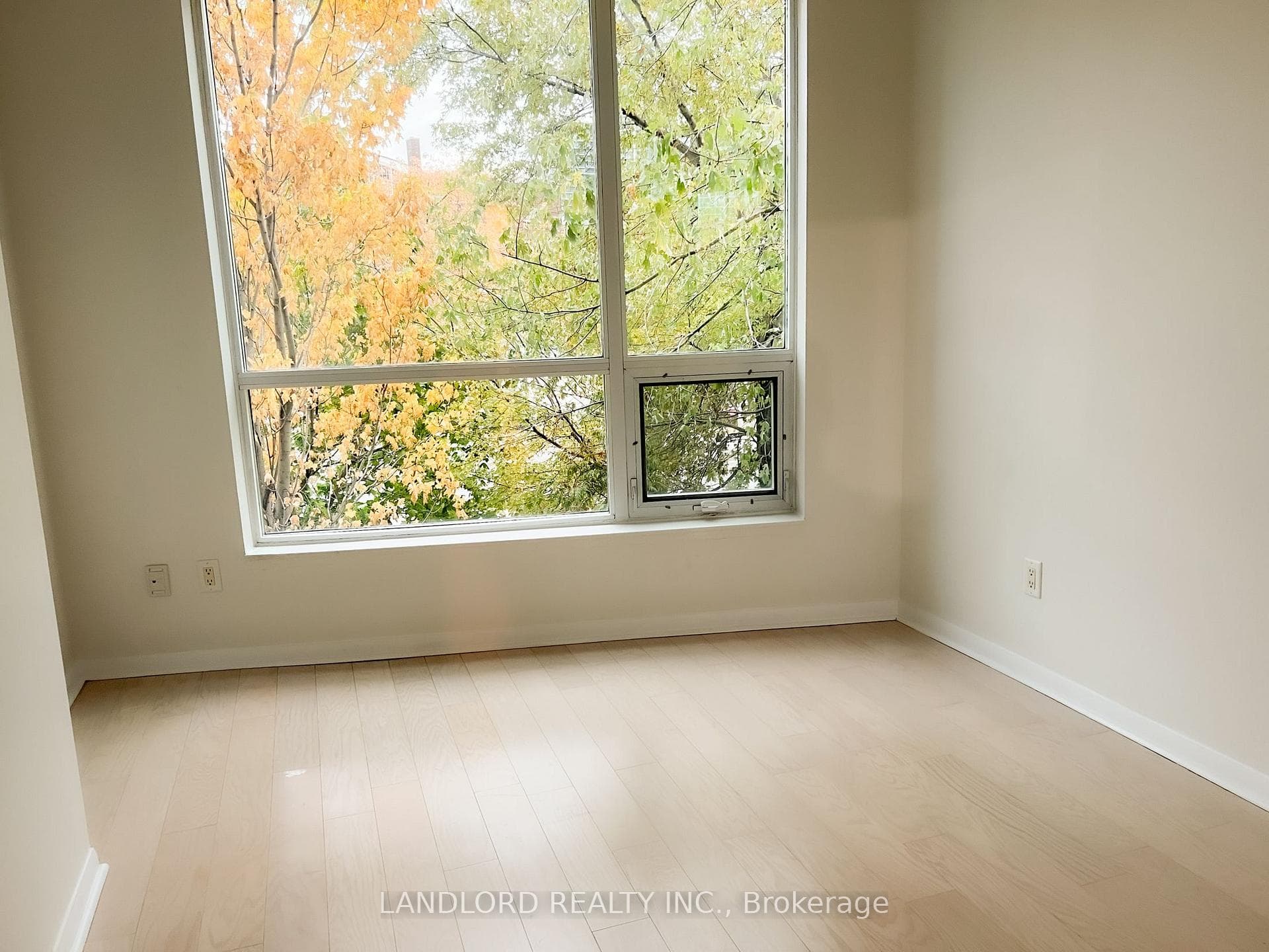 231 Fort York Boulevard Unit 215 photo 9