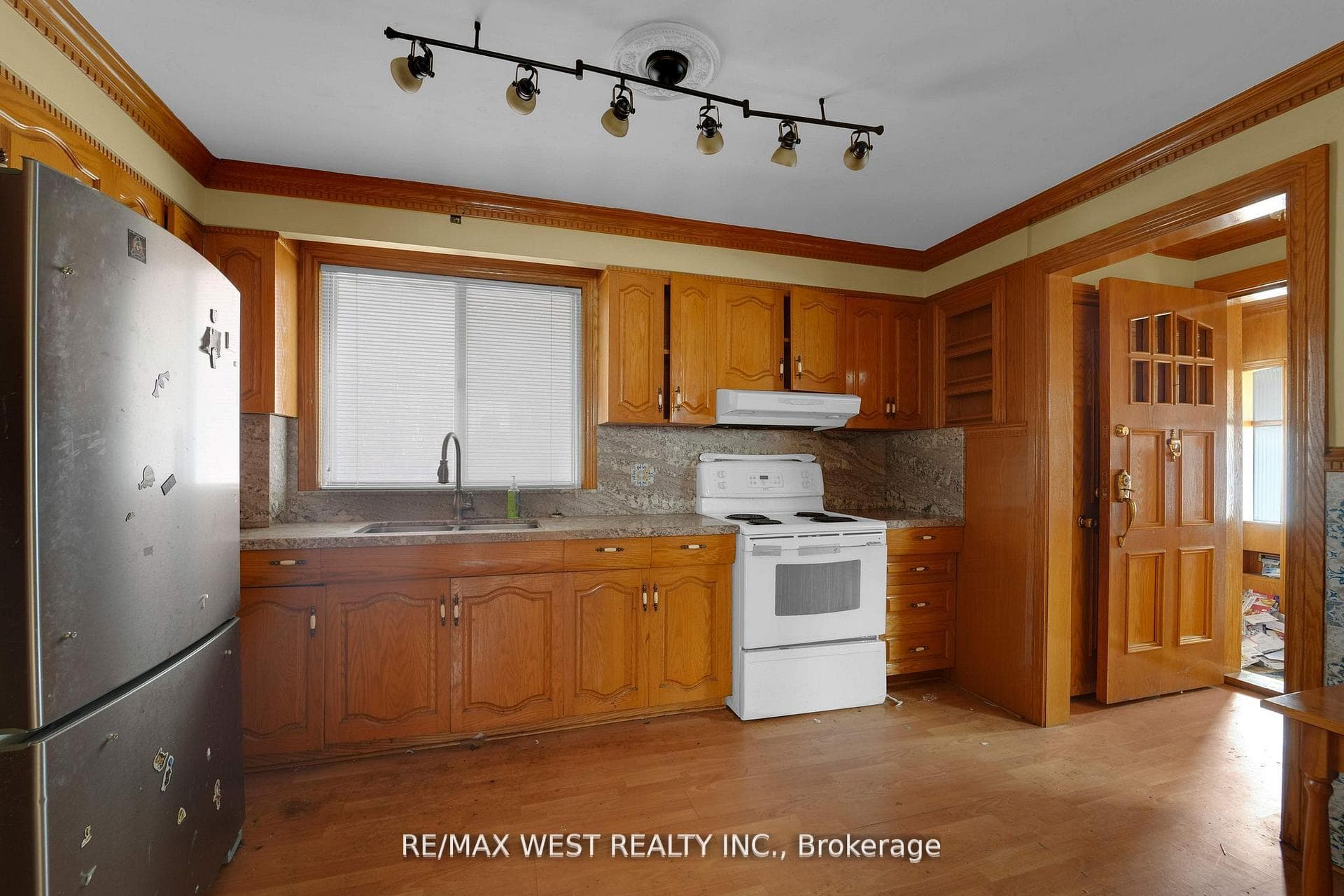661 Beresford Avenue photo 7