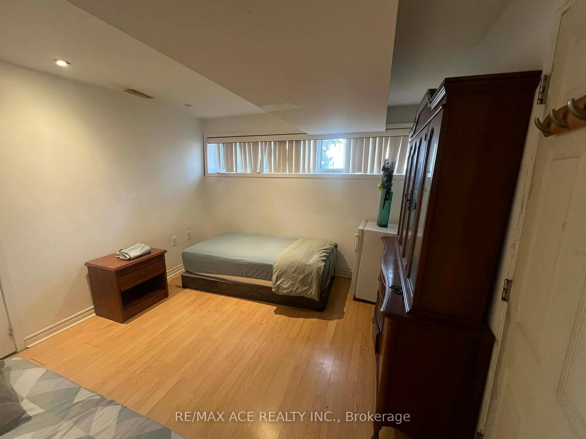 3715 St Clair Avenue photo 15