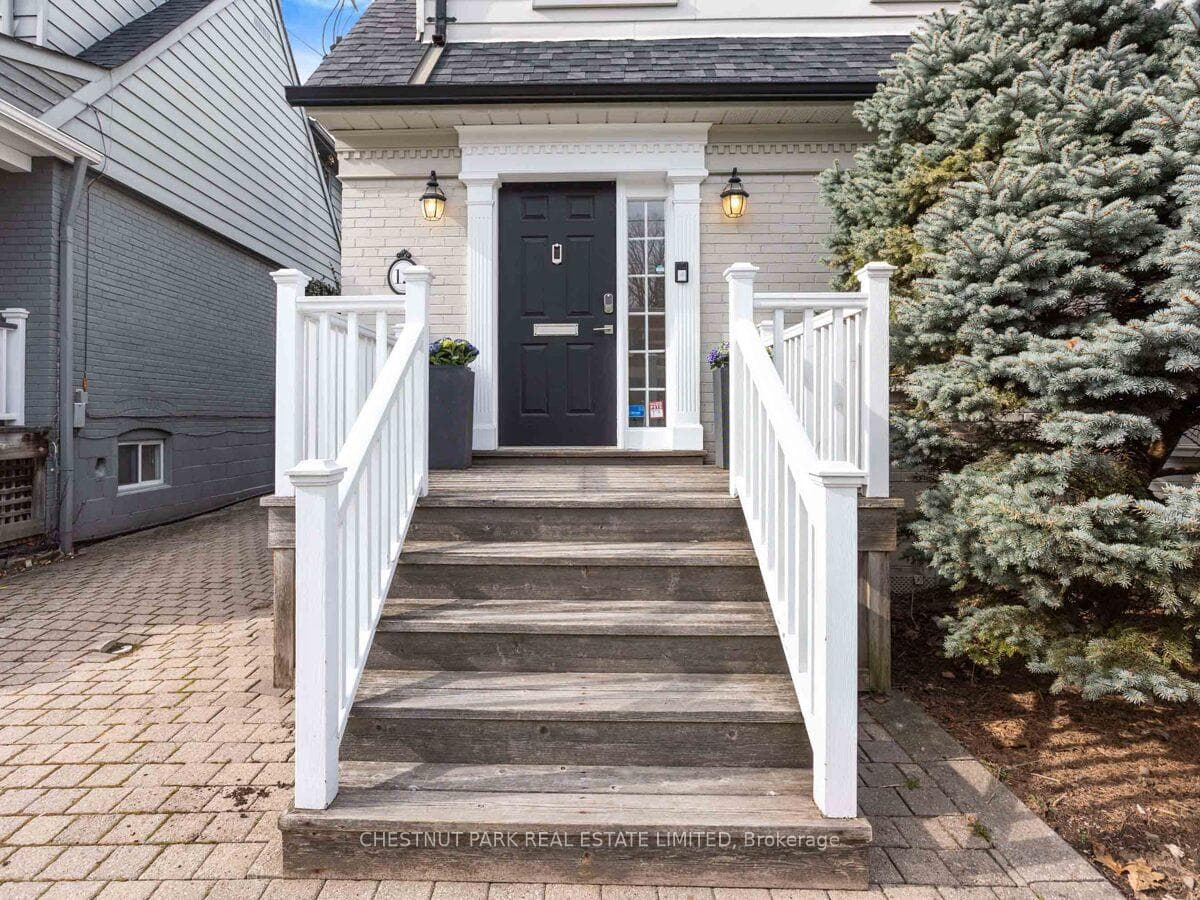 12 Douglas Crescent photo 3
