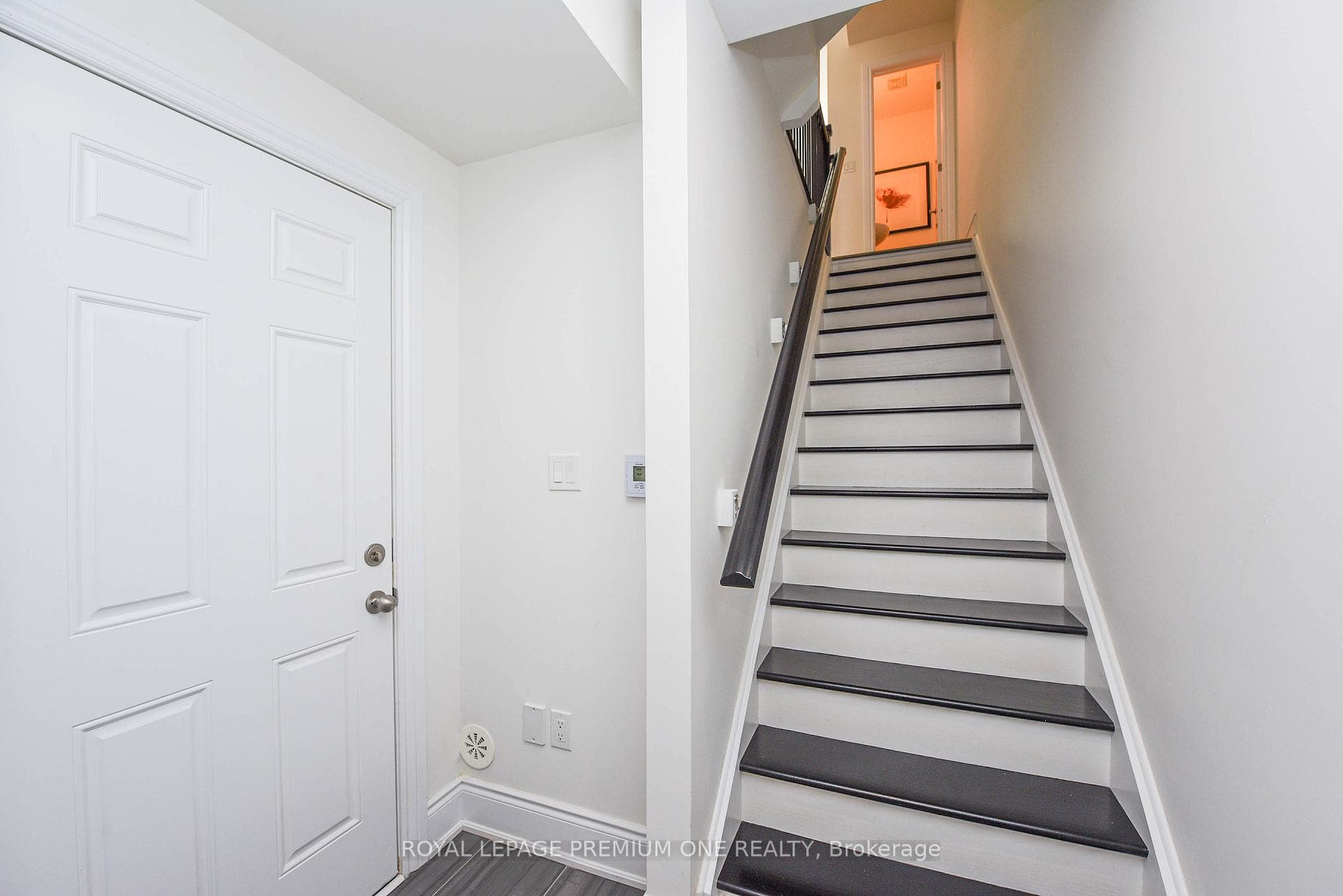 2084 Queensborough Gate photo 33