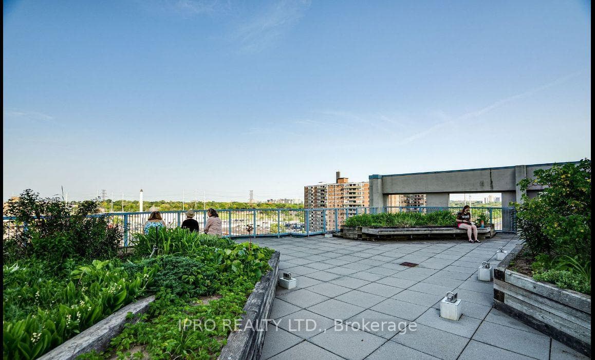 2550 Lawrence Avenue Unit 1114 photo 19