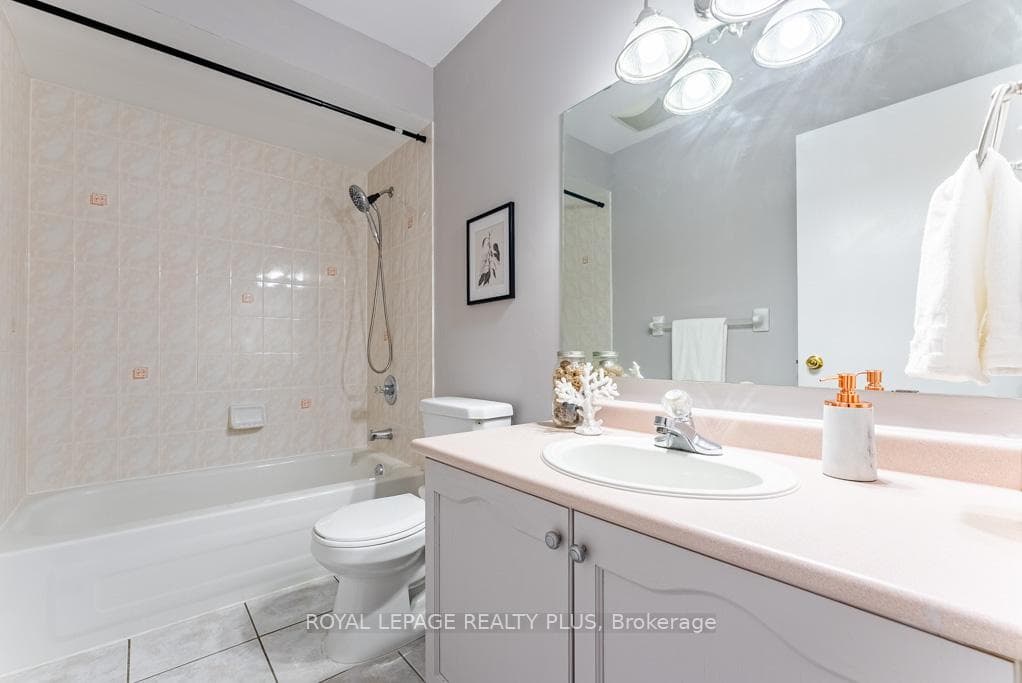 6830 Meadowvale Town Cent Circle Unit 69 photo 37