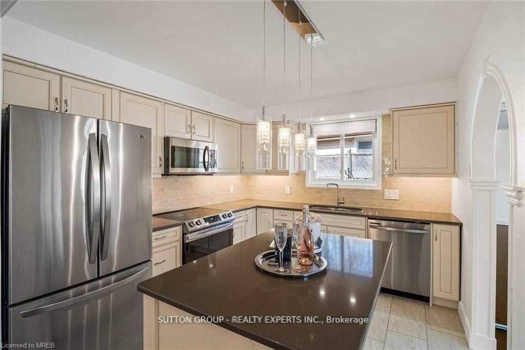 218 Ingleside Place Unit Upper photo 9