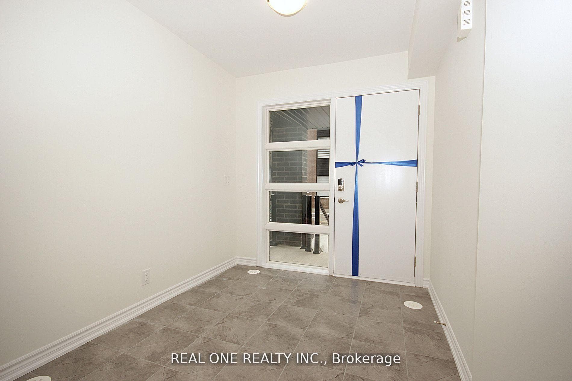 11 Gothenburg Lane photo 3