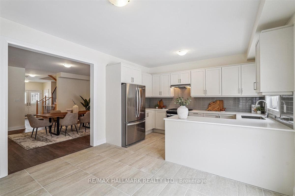 21 La Reine Avenue photo 18