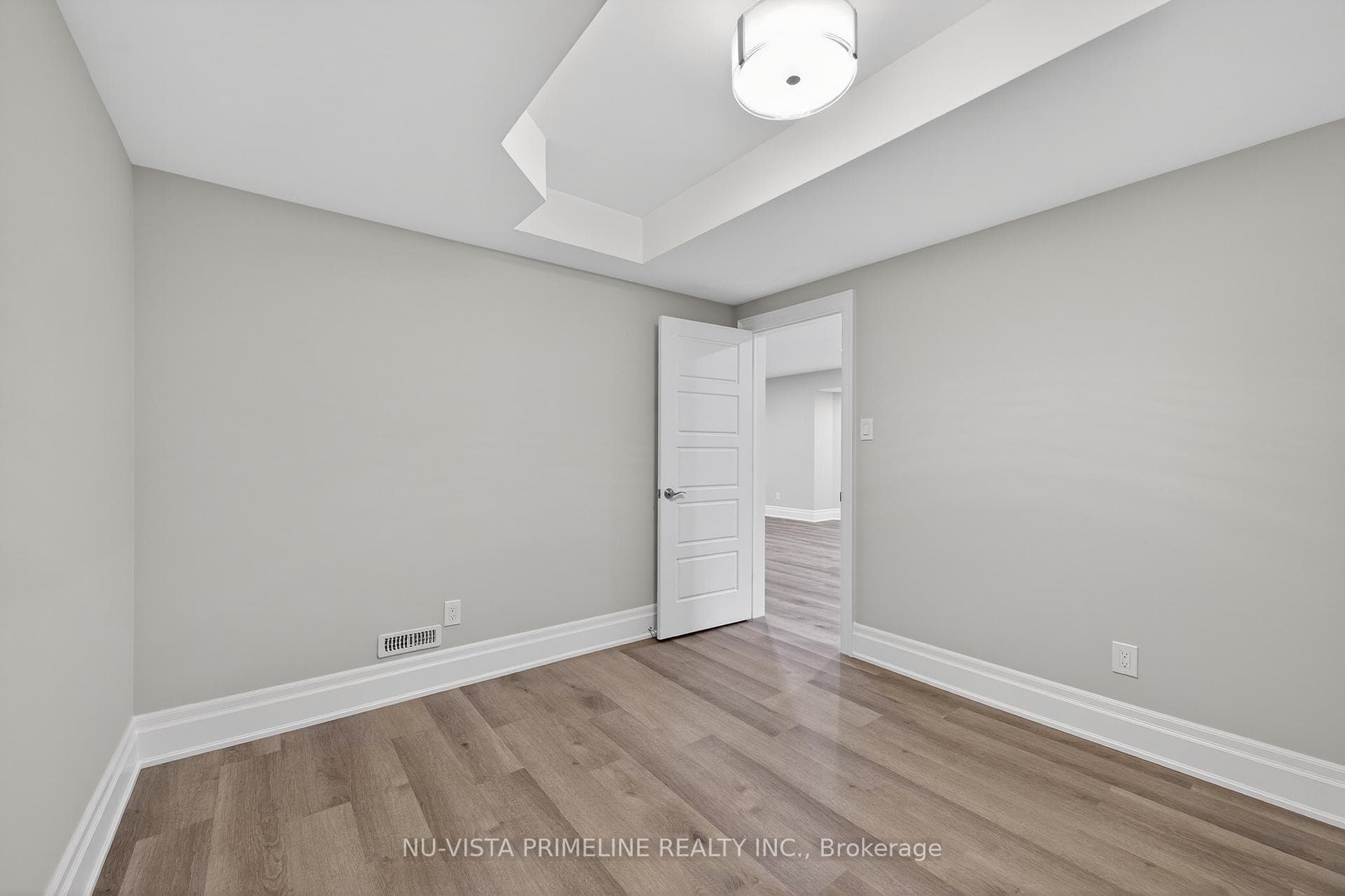 2217 Dauncey Crescent photo 41