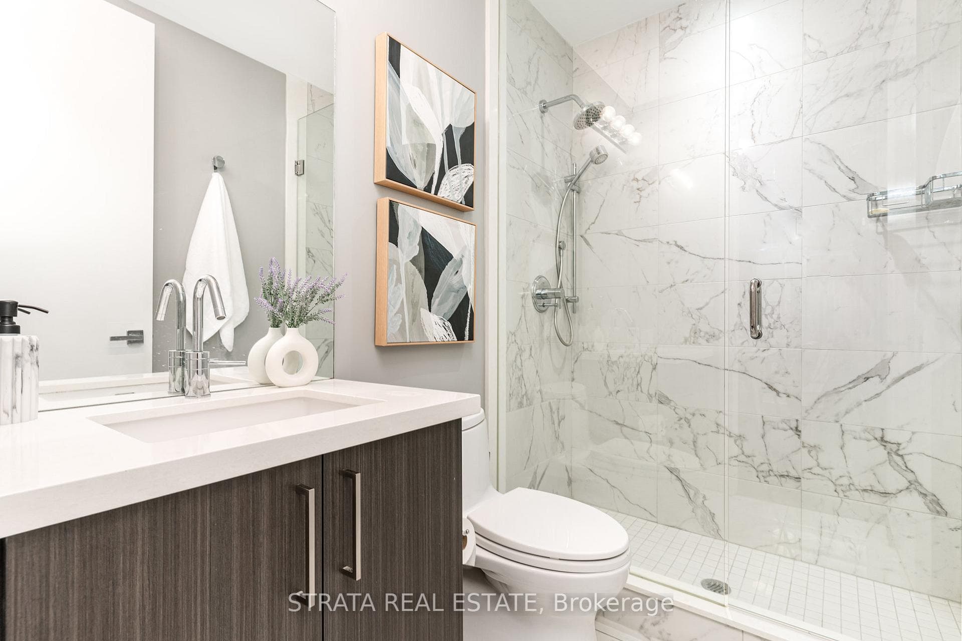 29 Queens Quay Unit 728 photo 9