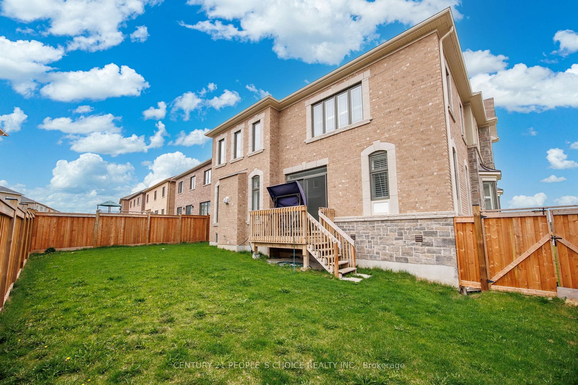 24 Albert Spencer Avenue photo 40