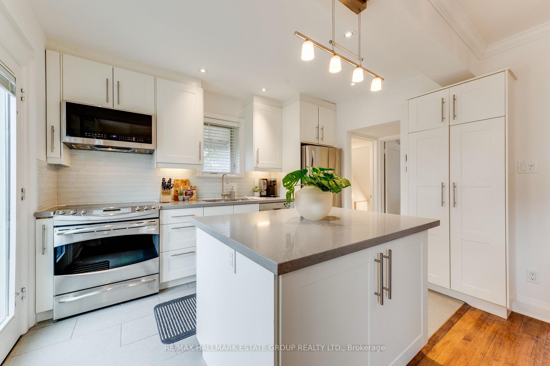 242 O'Connor Drive photo 13
