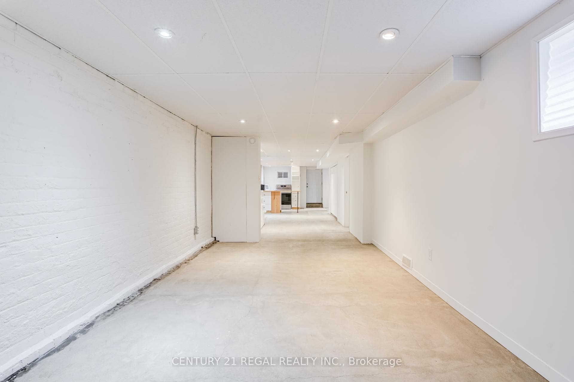 213 Boulton Avenue photo 46