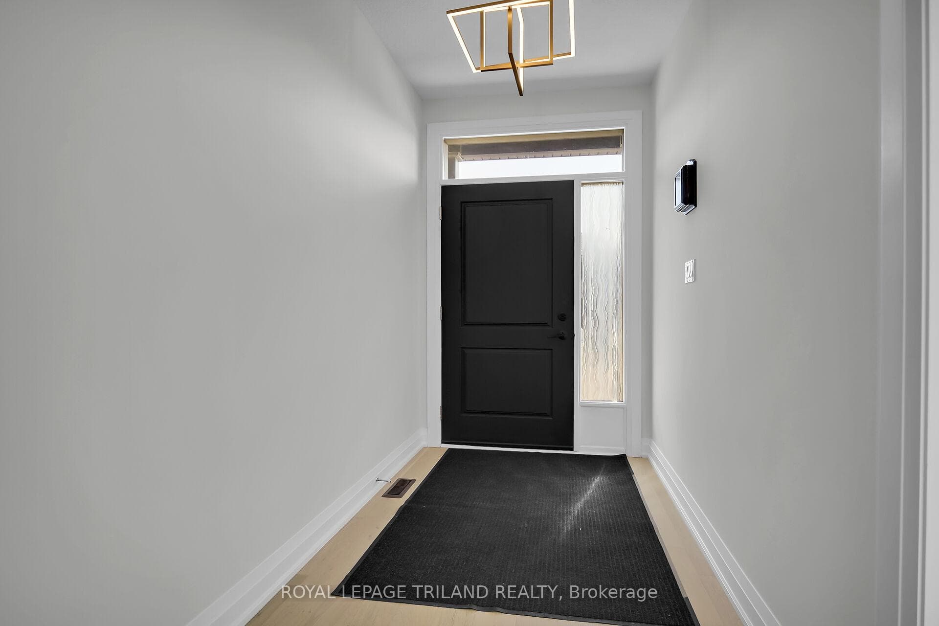 383 Daventry Way Unit 6 photo 5