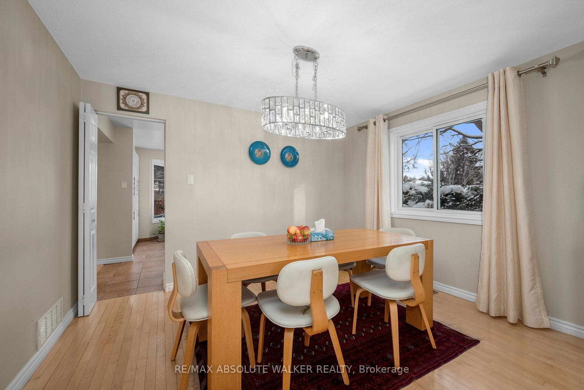 1849 Montereau Avenue photo 10