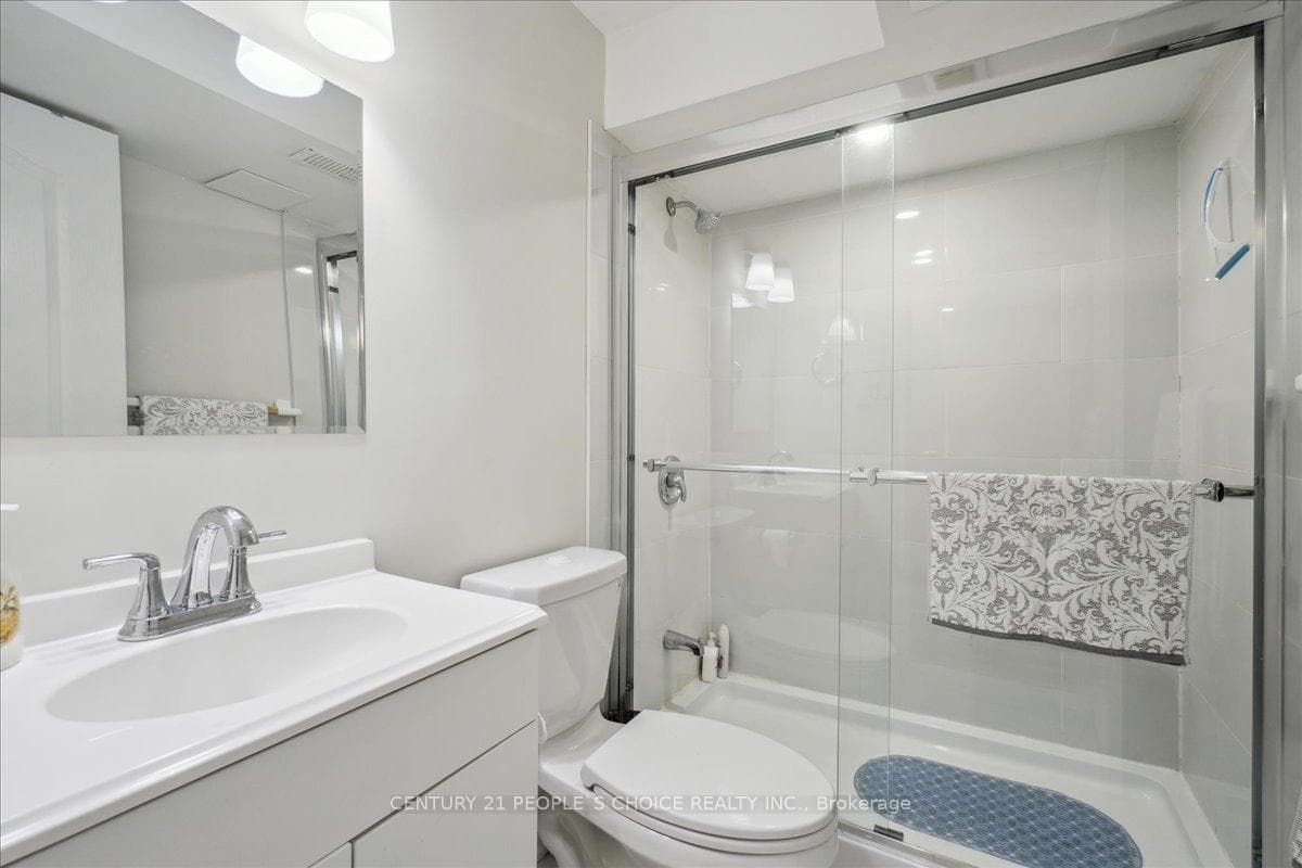 1190 Duignan Crescent photo 24