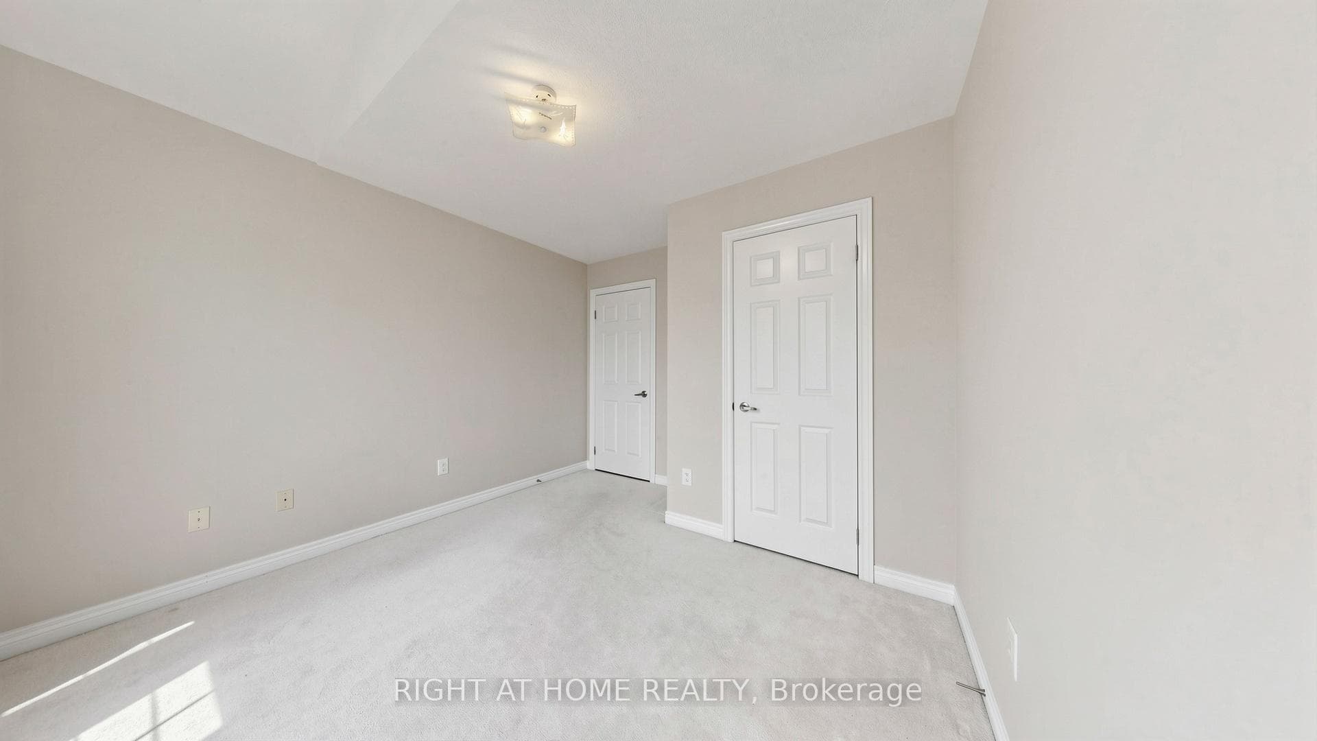 2379 Quetico Crescent photo 20