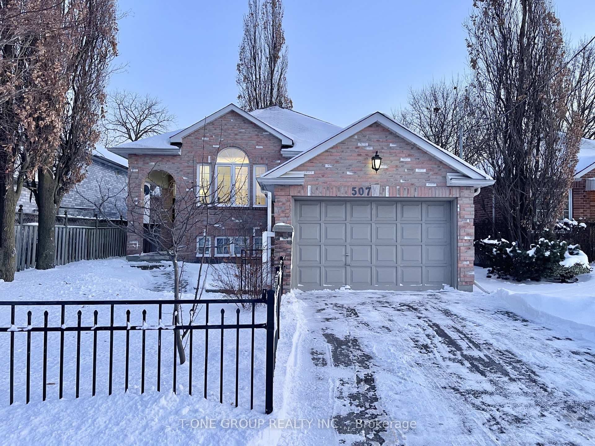 Wide Driveway and 1.5 Garage+Elegant Exterior
