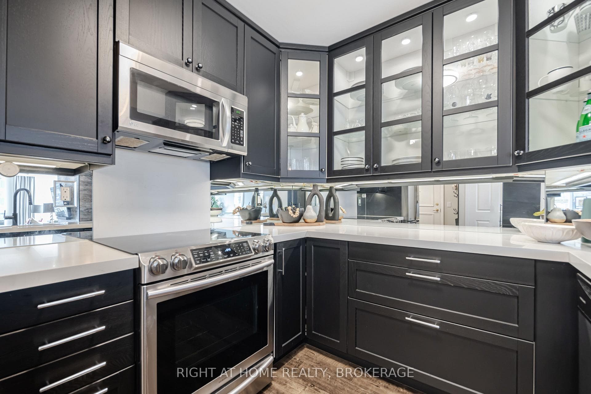 442 Maple Avenue Unit 801 photo 8