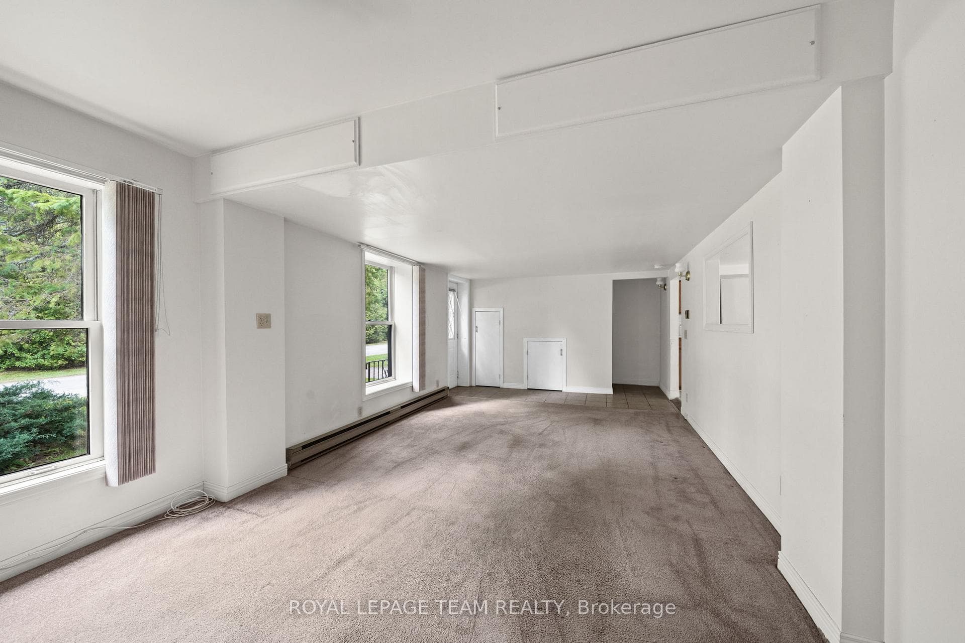 634 Elgin Street photo 9