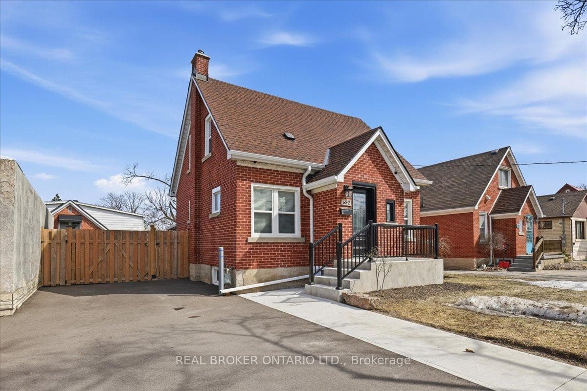 652 Weber Street photo 1