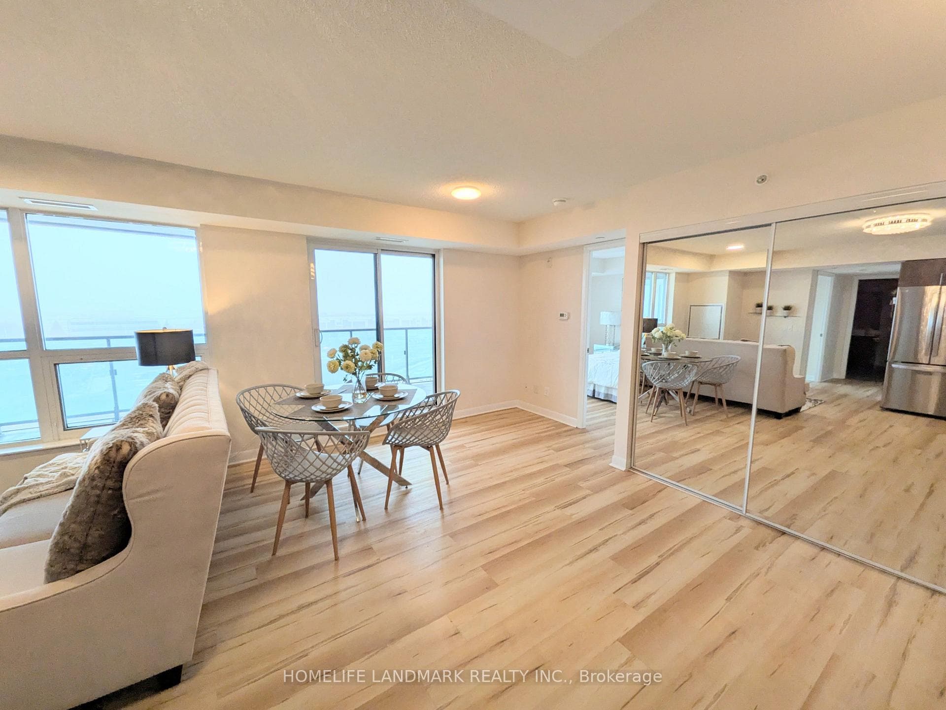 75 Norman Bethune Avenue Unit 718 photo 3