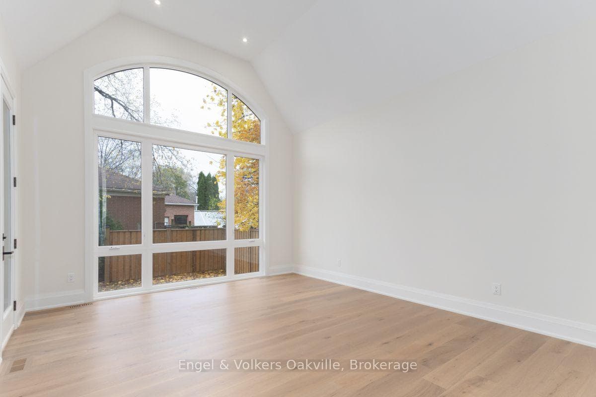 601 Maplehurst Avenue photo 22
