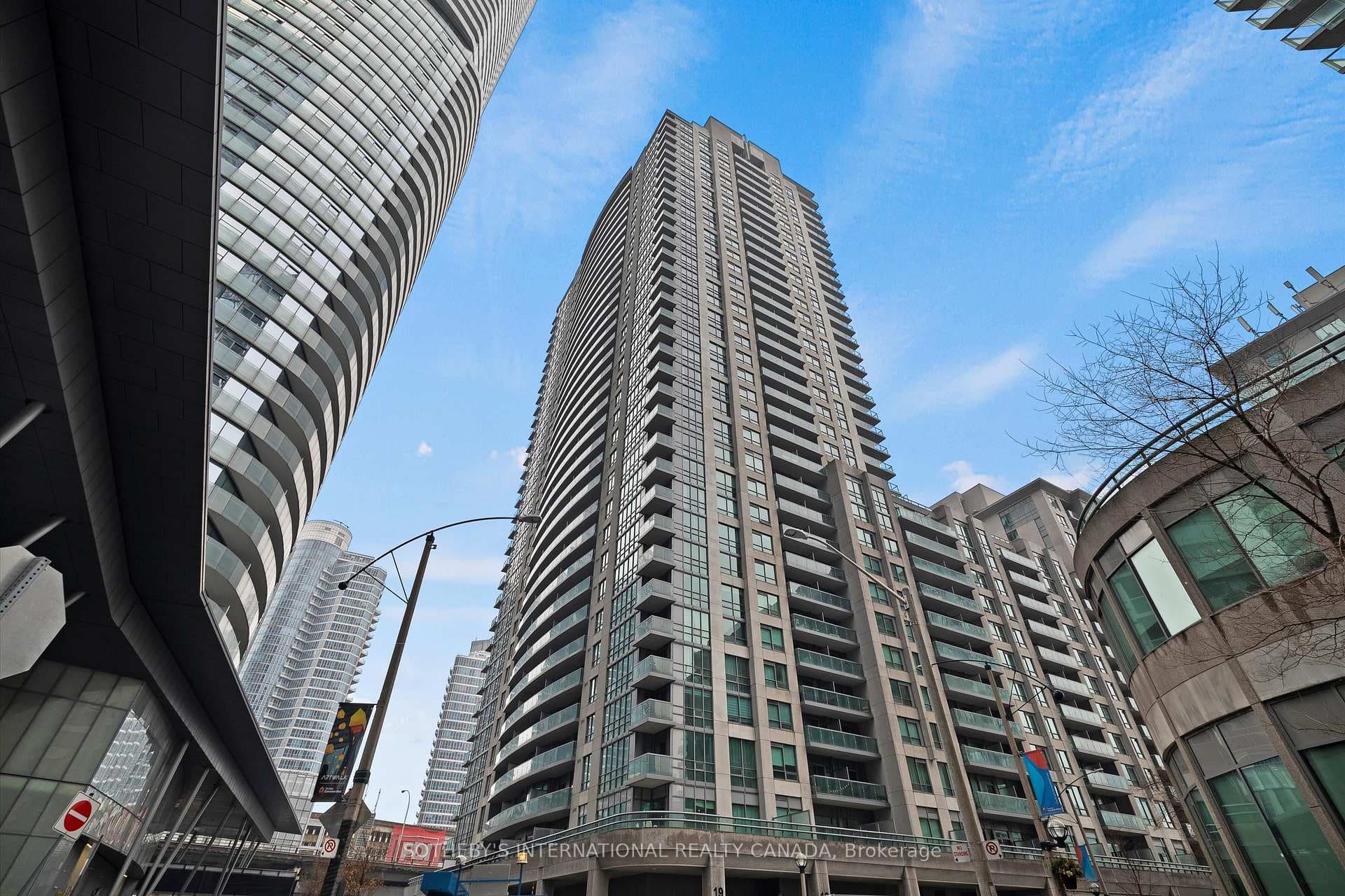 19 Grand Trunk Crescent Unit 707 photo 1