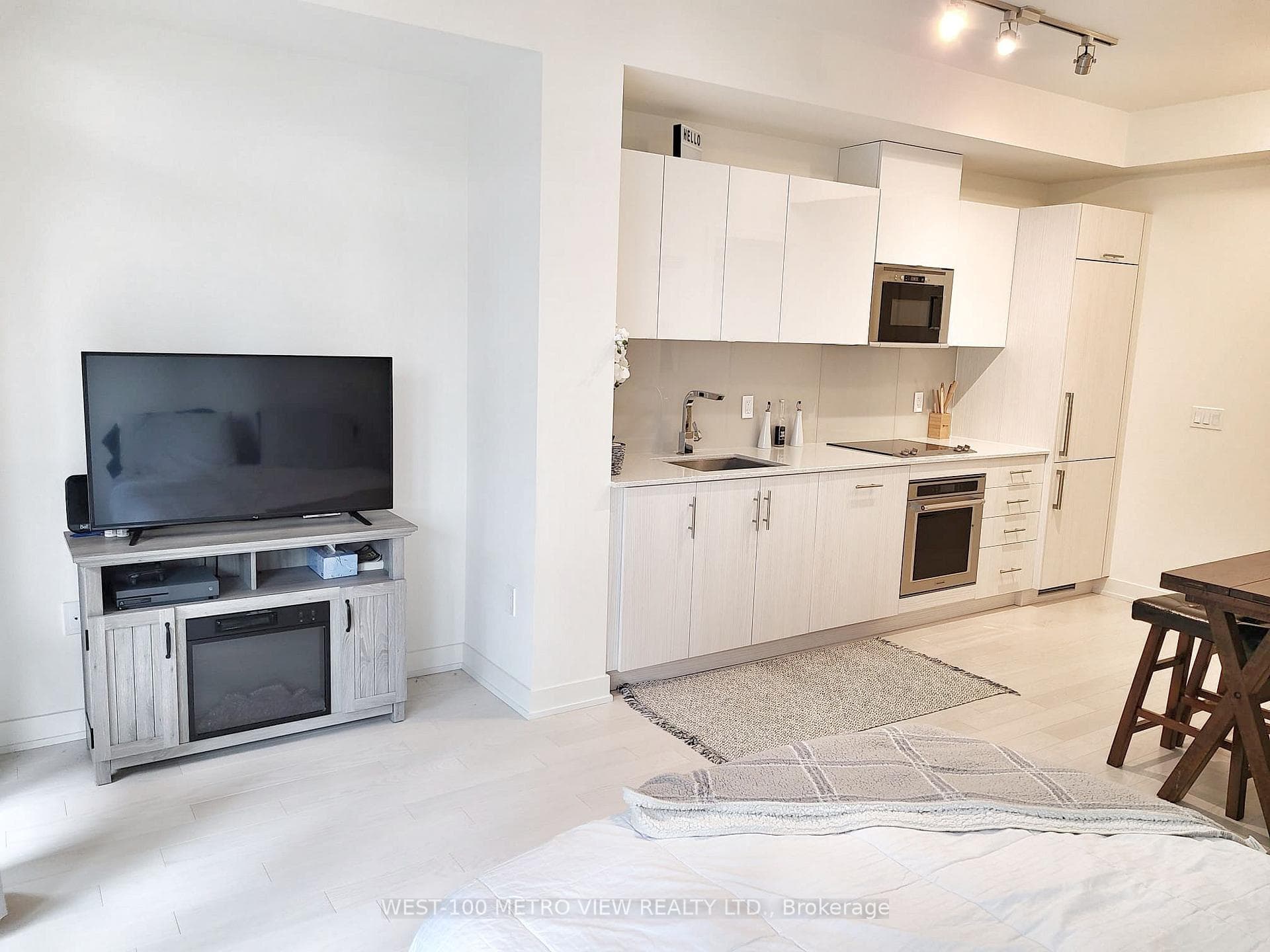 330 Richmond Street Unit 303 photo 2
