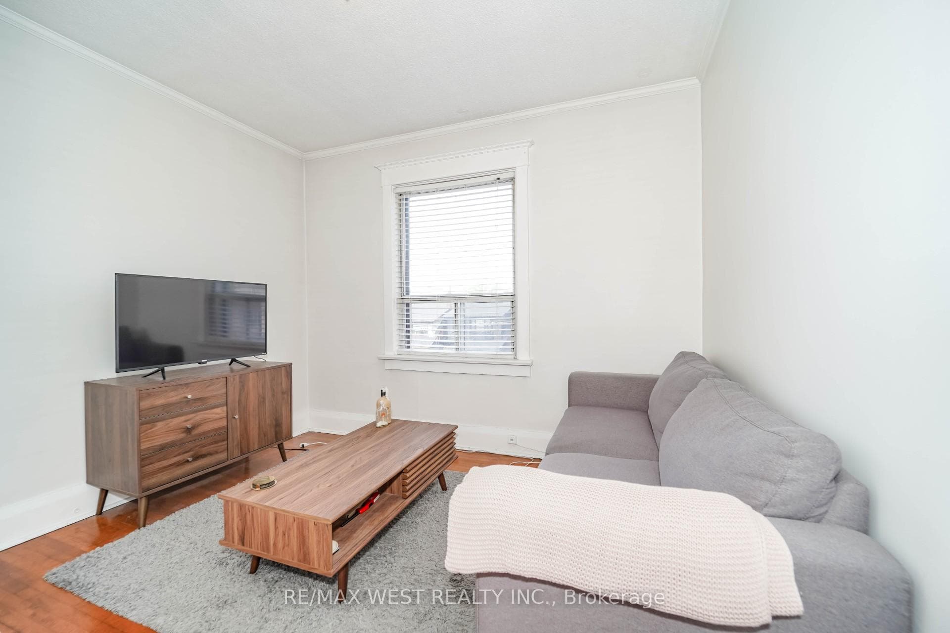 1529 Dufferin Street photo 3