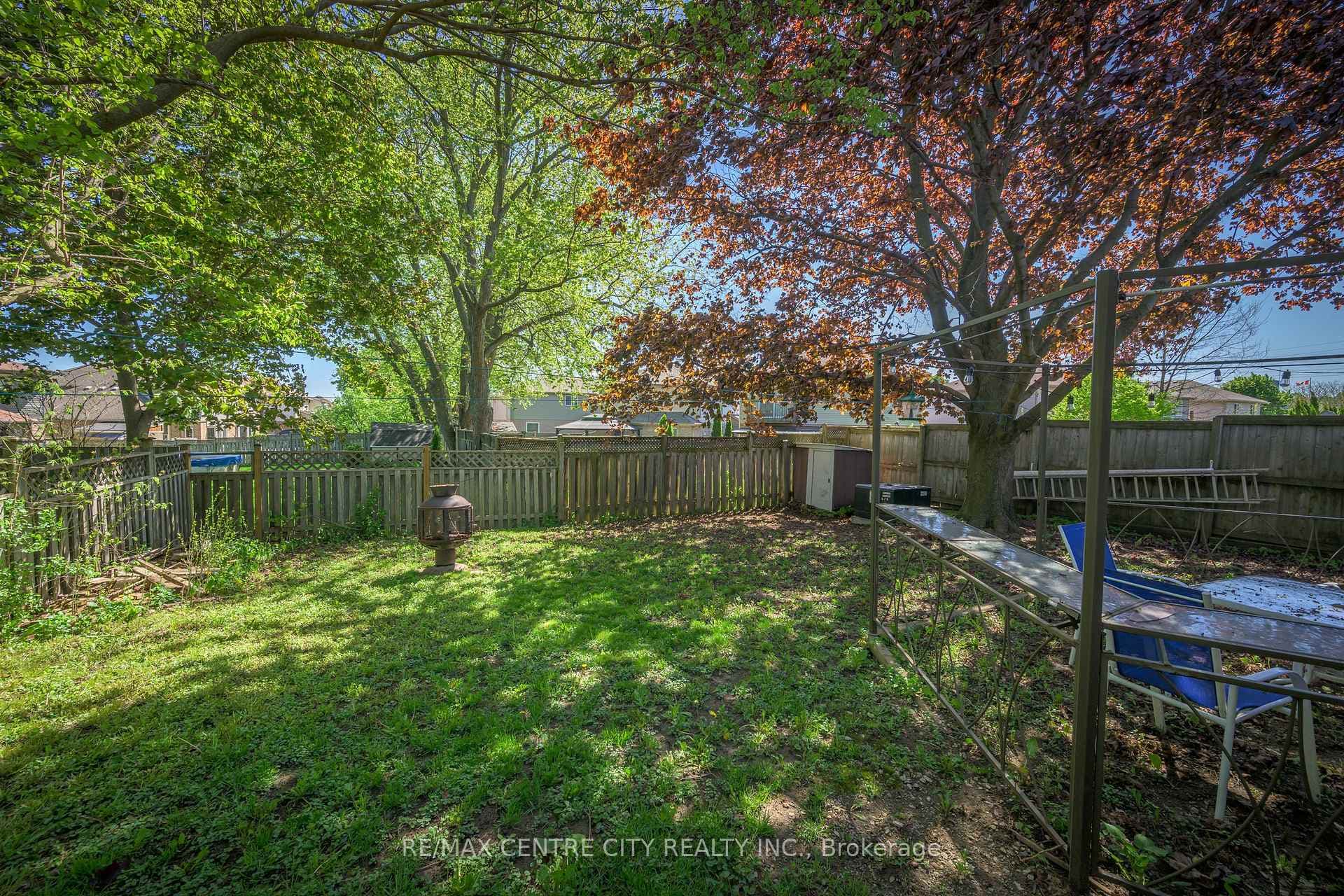 147 Wellesley Crescent photo 23