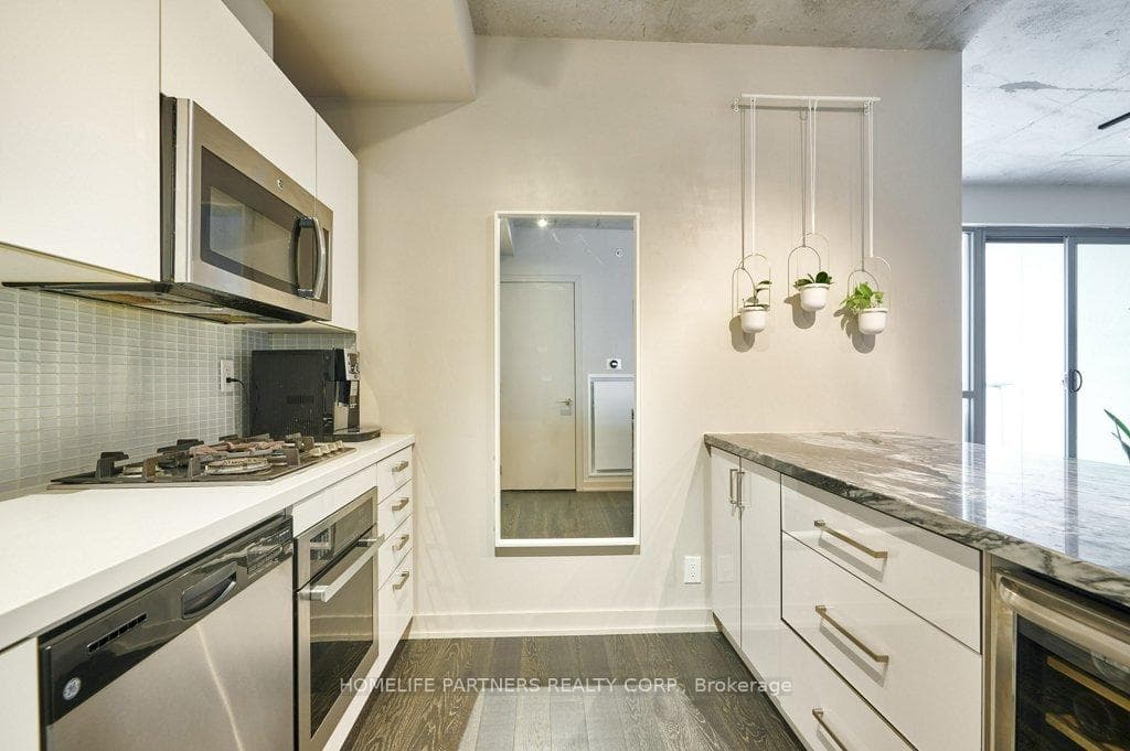 39 Brant Street Unit 605 photo 12
