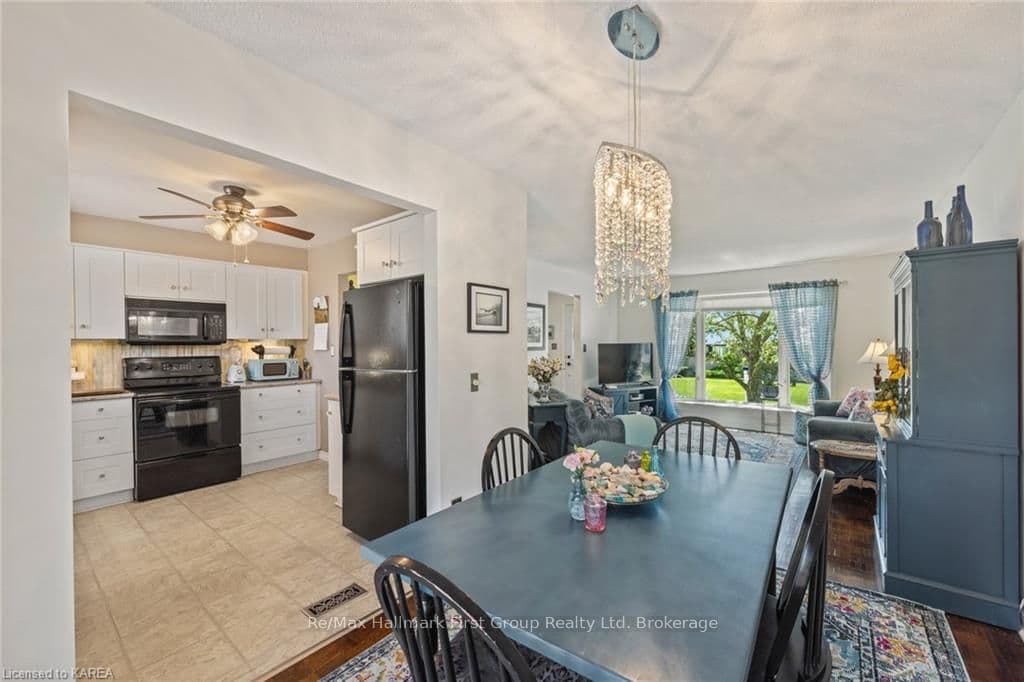 39 ROTHWELL Avenue photo 14