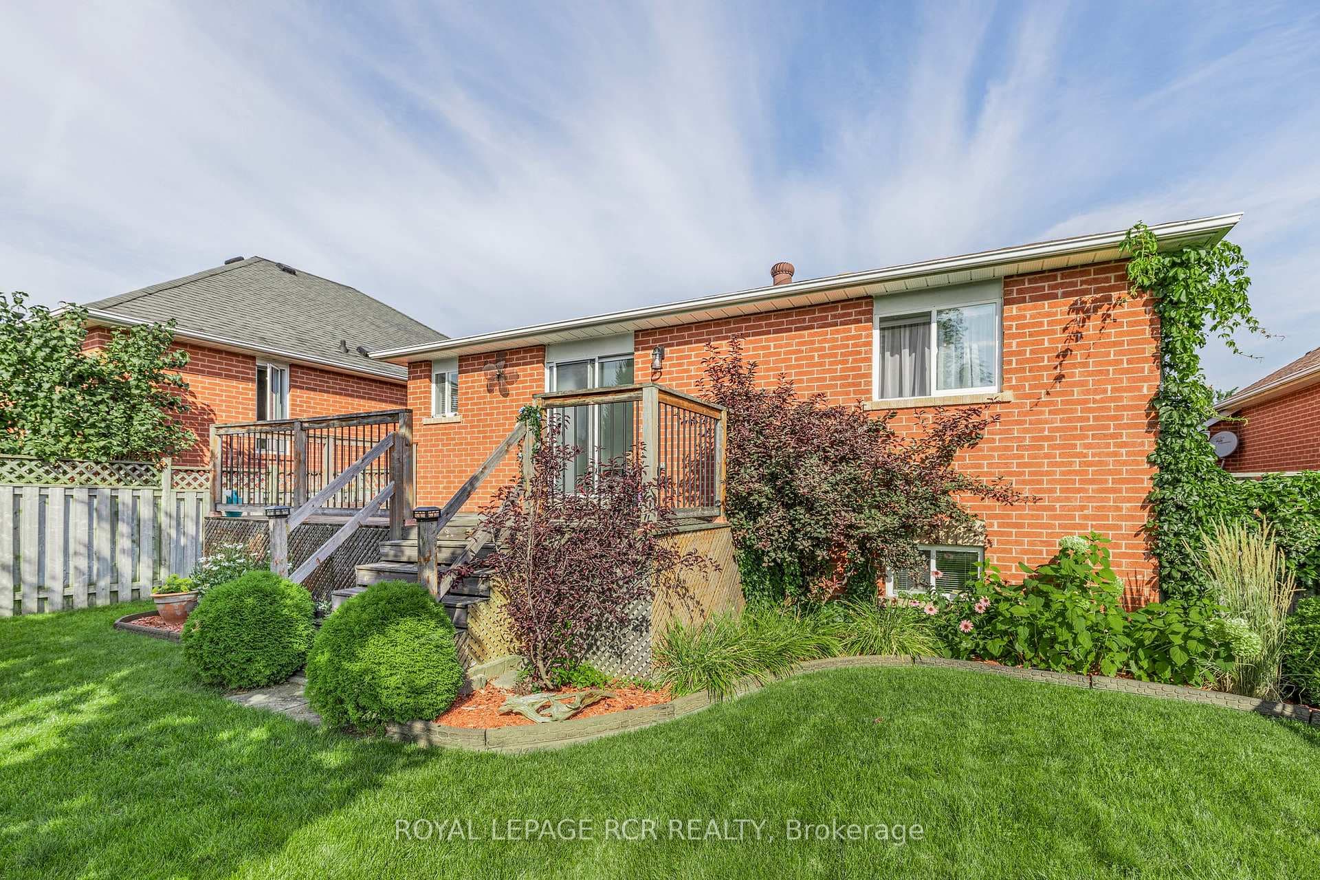 1289 Vincent Crescent photo 37
