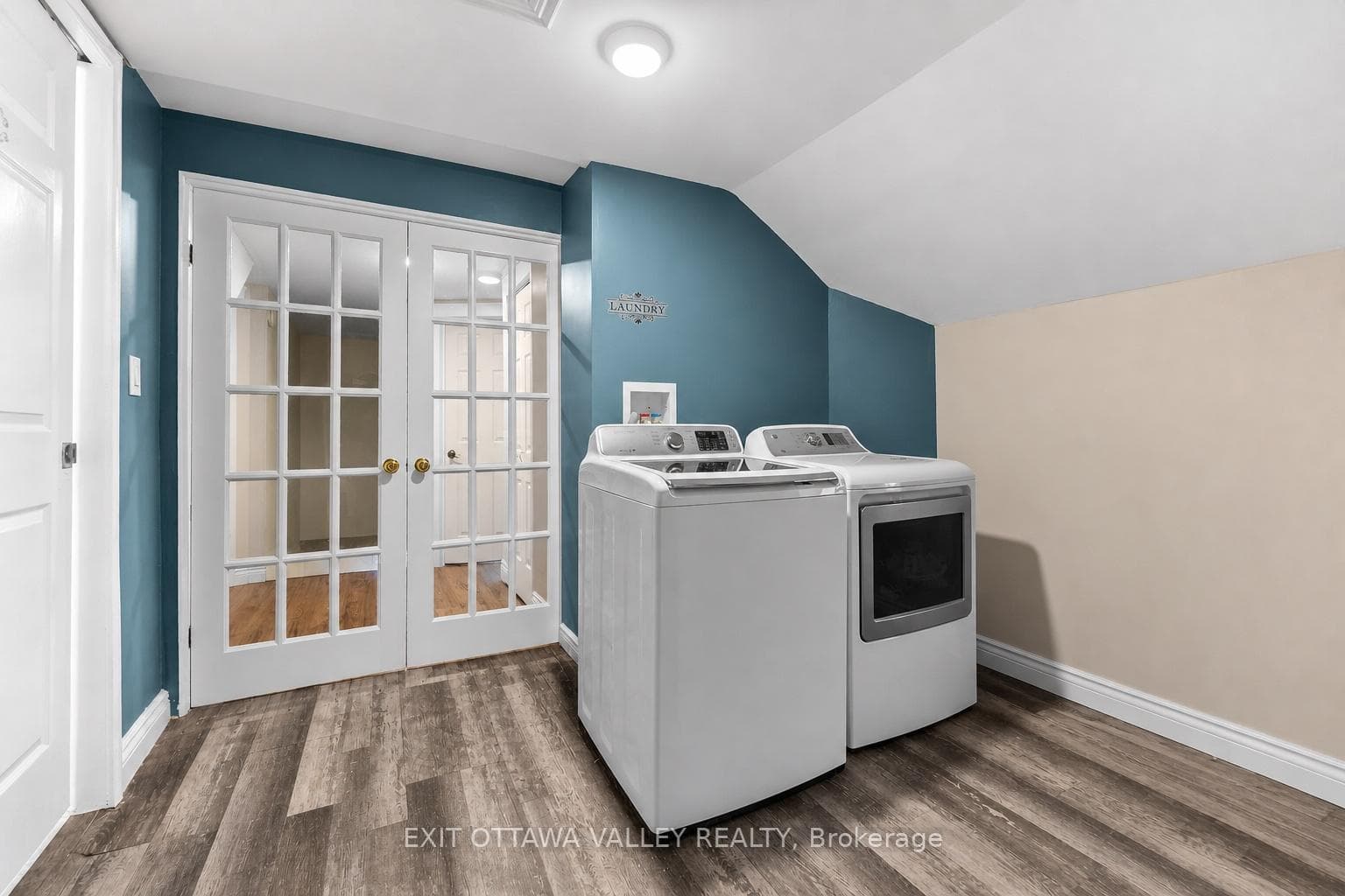 444 Isabella Street photo 9
