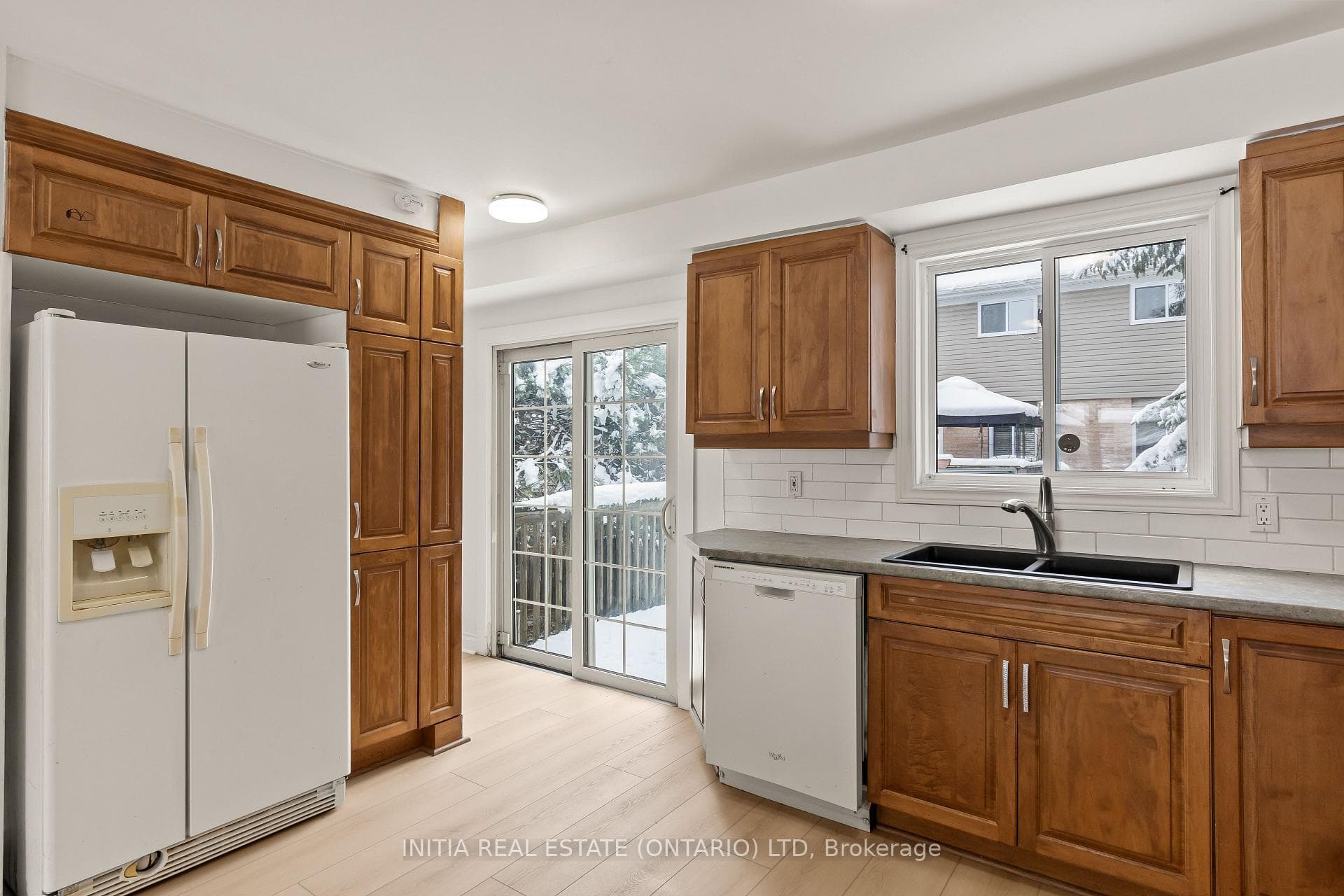 320 Westminster Avenue Unit 18 photo 9
