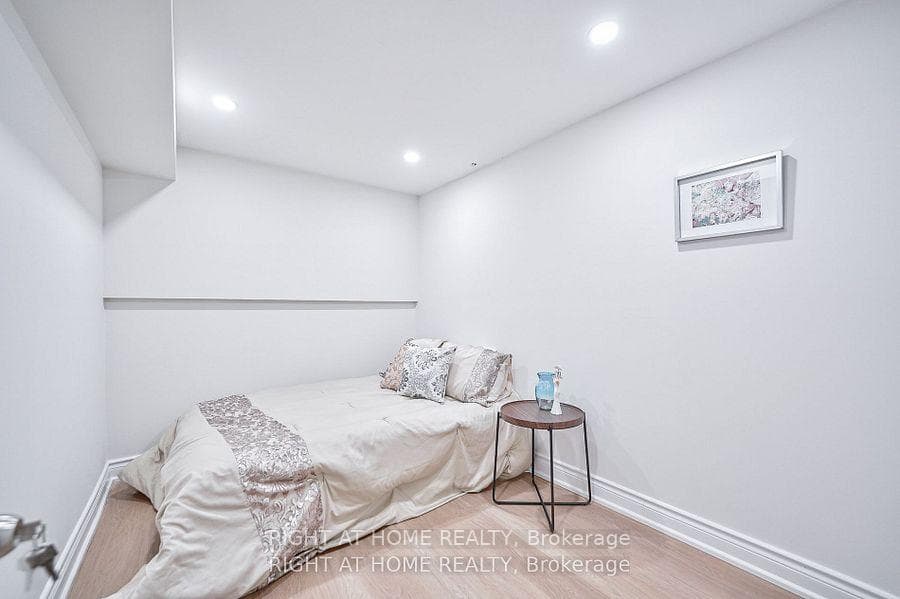 2075 Warden Avenue Unit 04 photo 25