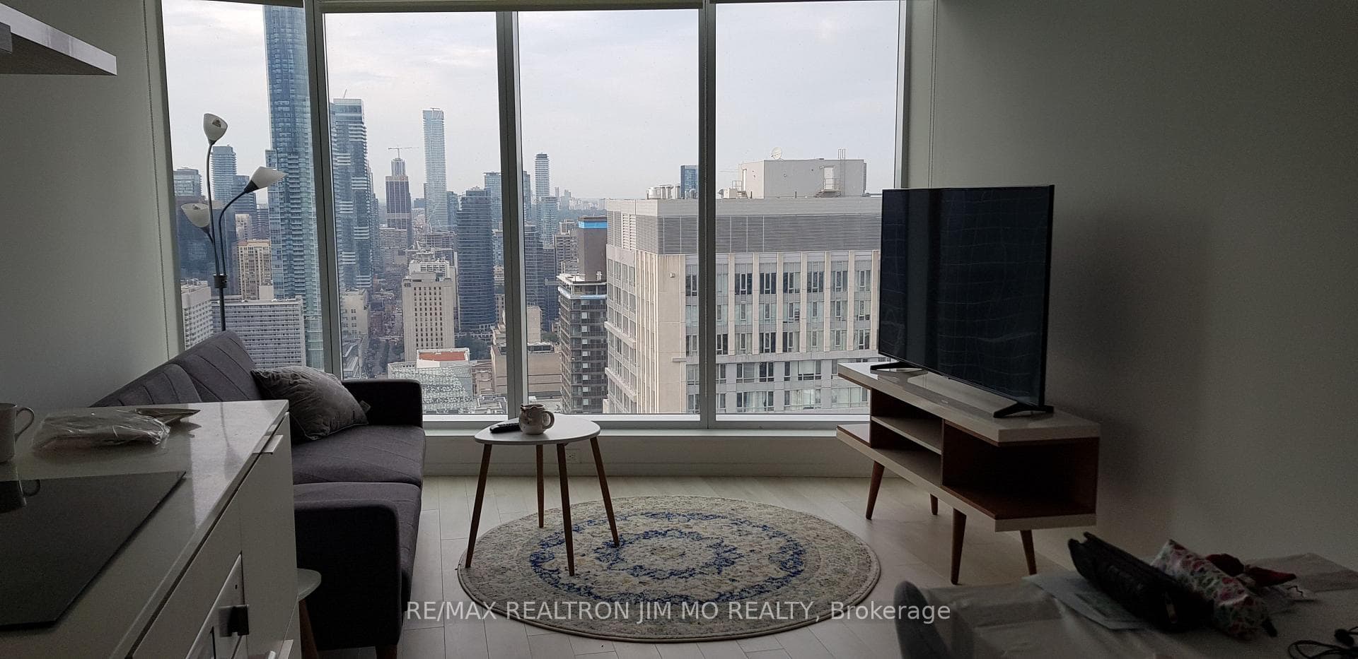 197 Yonge Street Unit 3914 photo 3